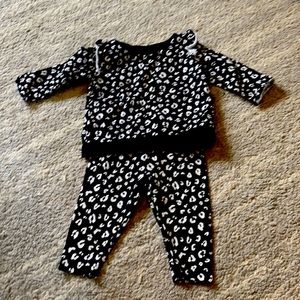 Carter’s leopard set